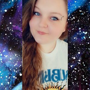 Meet your Posher, Hallie